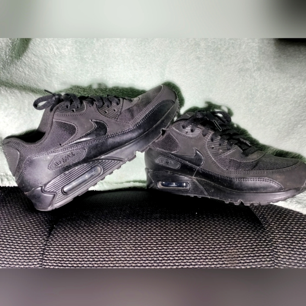 Nike air max triple black women's 7.5